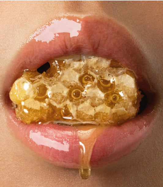 Gisou Honey Infused Hydrating Lip Oil Honey Gold sheer golden glow lip oil swatch