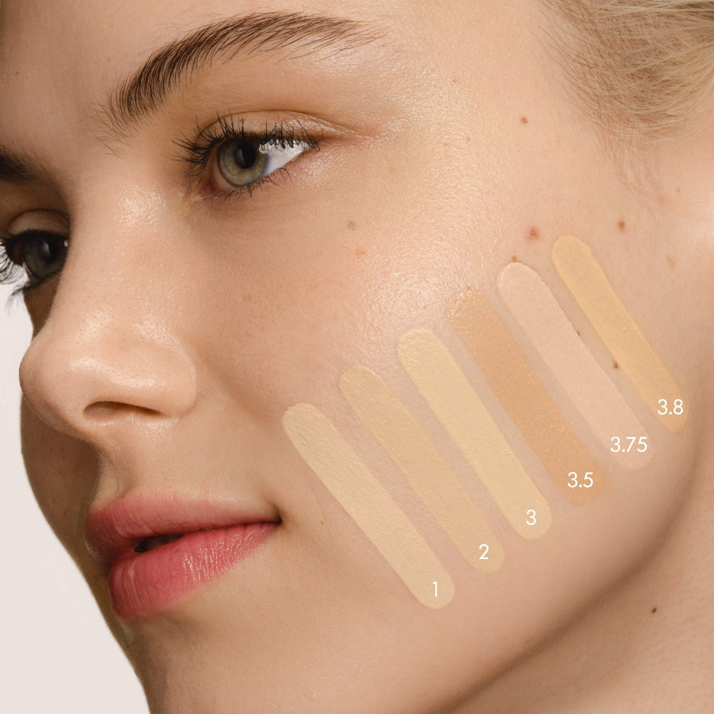 Giorgio Armani Luminous Silk Natural Glow Blurring Liquid Foundation shade 3.5 light medium warm olive undertone 24 hour wear natural glow finish