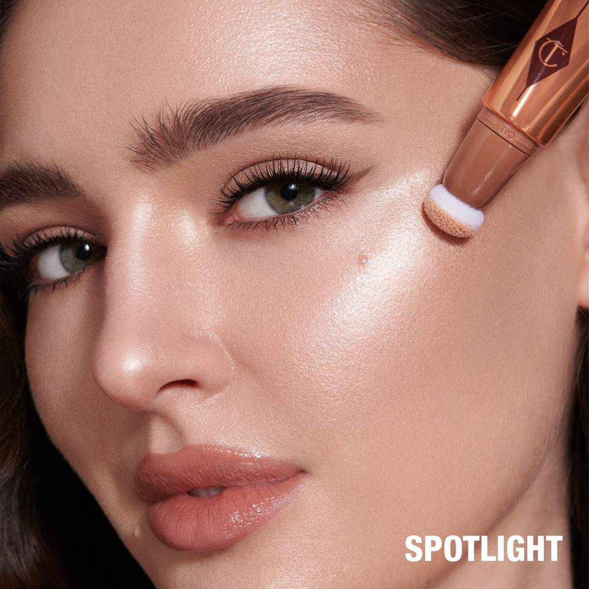 Charlotte Tilbury Beauty Light Highlighter Wand Spotlight