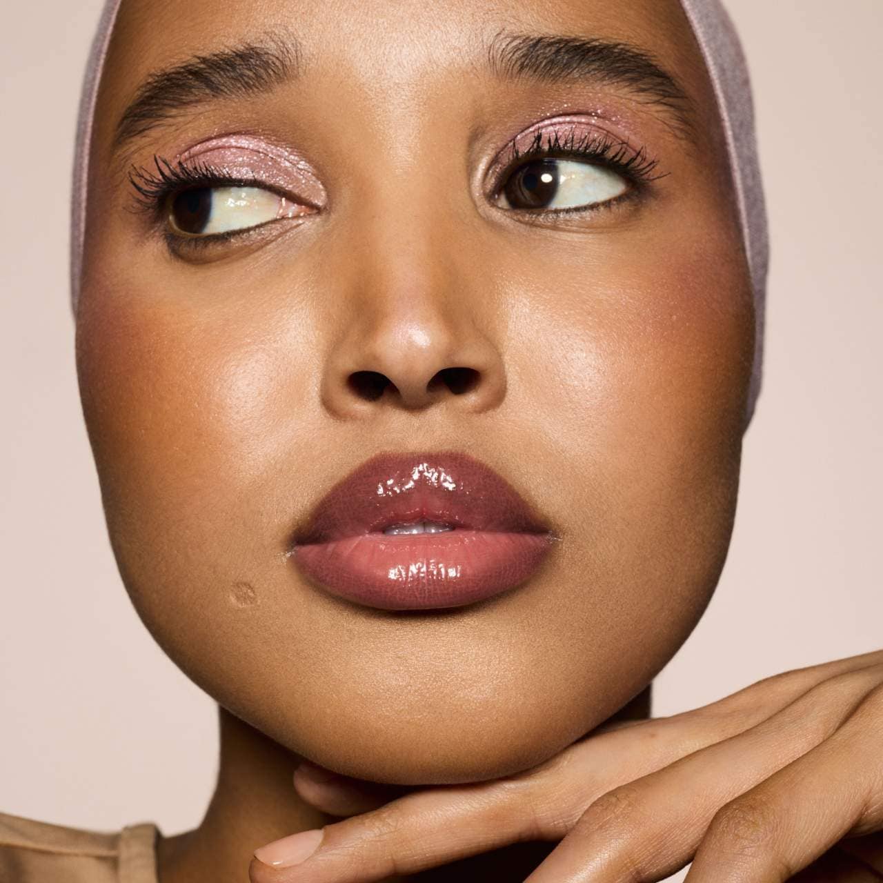 Fenty Beauty Gloss Bomb Cream Color Drip Lip Cream – Fenty Glow 02