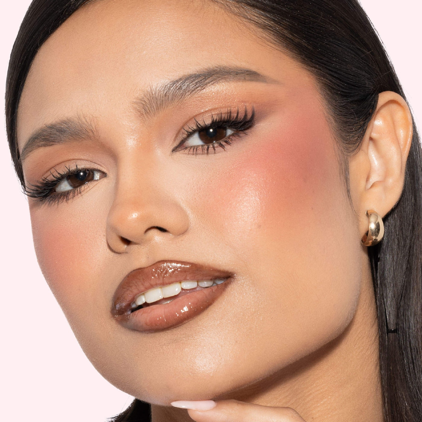 Huda Beauty Blush Filter Blurring Blushlighters Palette Strawberry Latte blush and highlighter palette